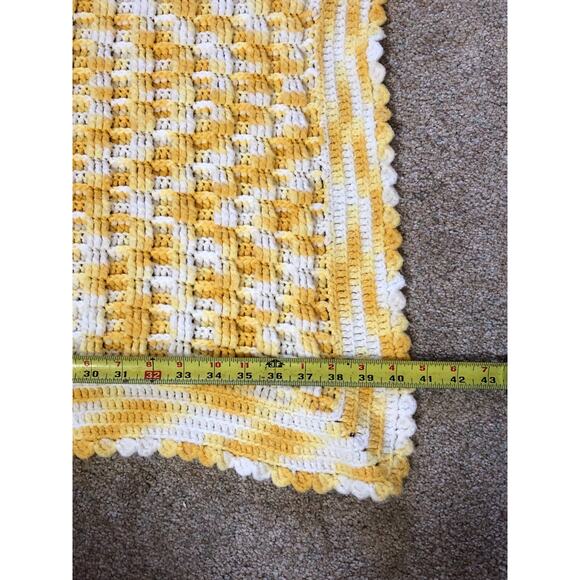 VTG Retro Handmade Afghan Knit Crochet Blanket Throw Baby Yellow White 40.5x45" - Picture 4 of 4